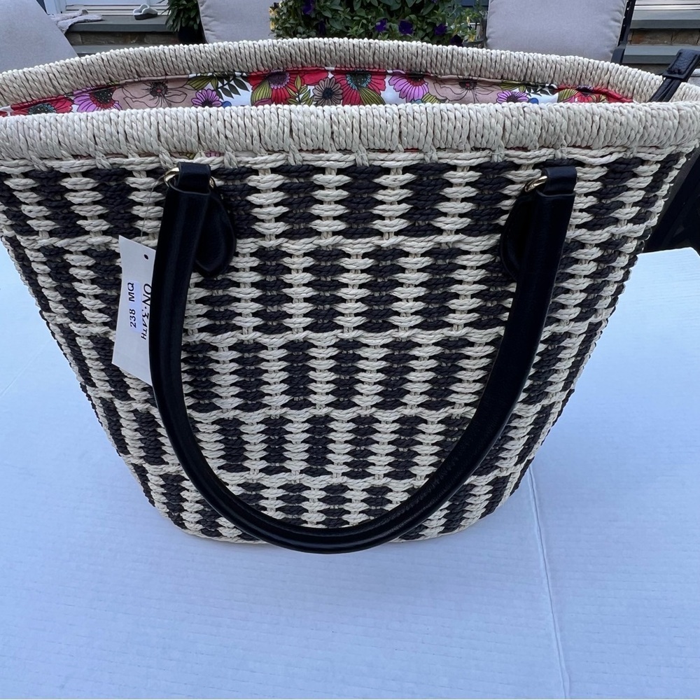 NWT On 34th Isabellaa Straw Tote Bag, black/white with floral tie up - Picture 6 of 10